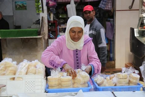 النساء بائعات البغرير والخبز: أيقونات الكفاح اليومي